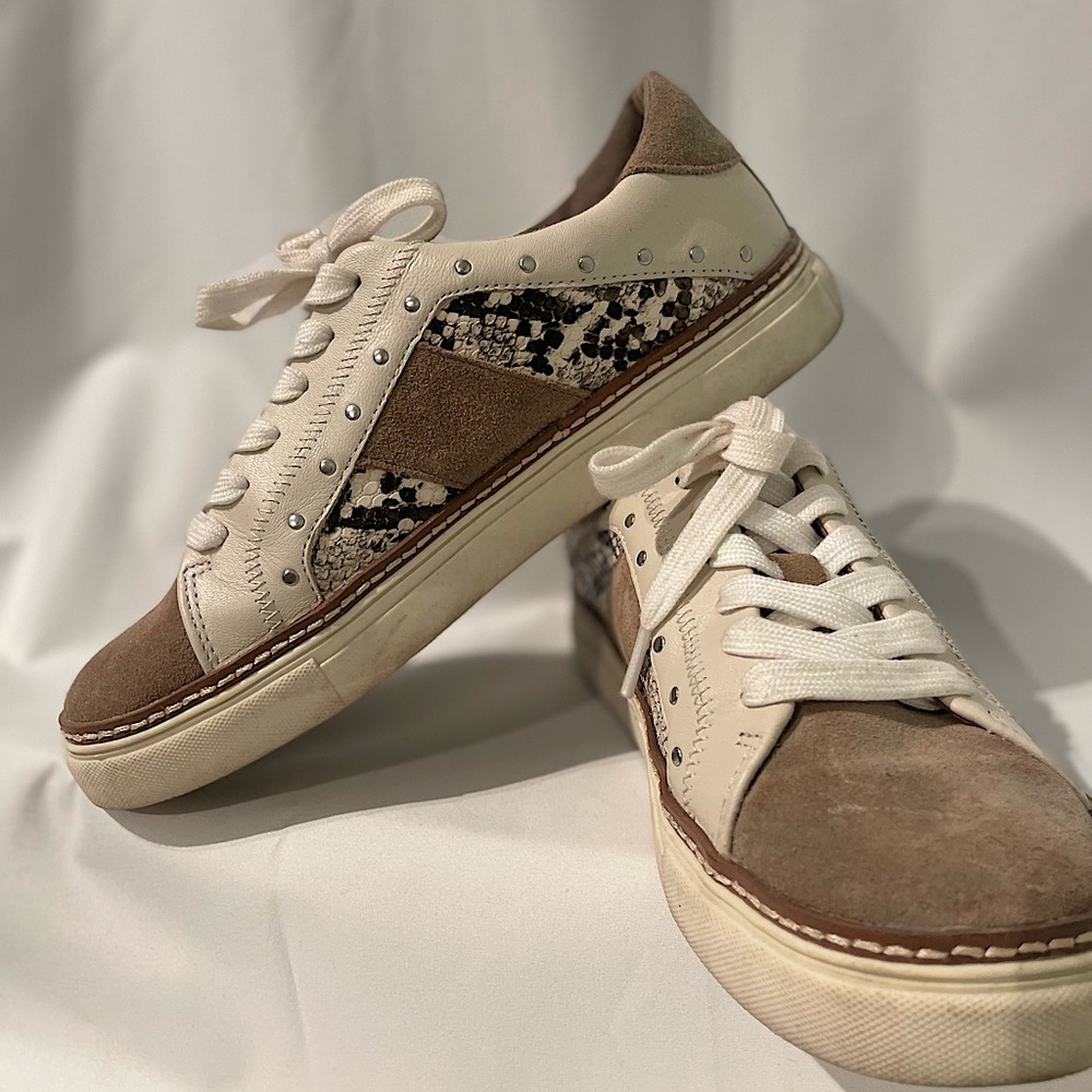 Women’s Crown Vintage Kalinda Tan Shoes Size 8